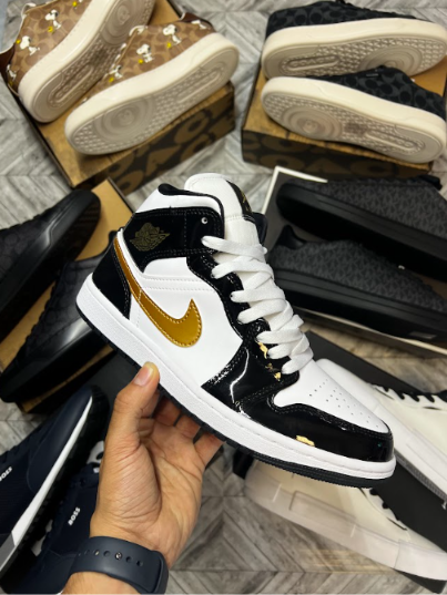 TENIS JORDAN 1 PATENT GOLD