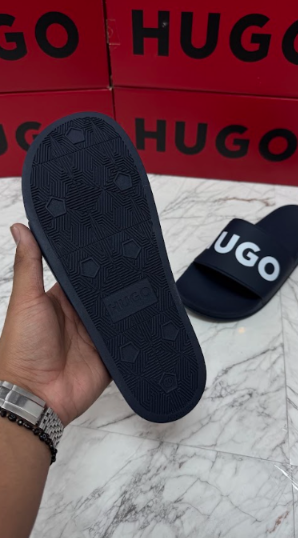 SANDALIAS HUGO AZUL MARINO LOGO BLANCO ESTAMPADO